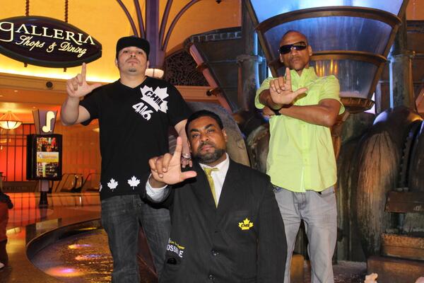 chilmagazine's tweet photo. #CHIL on the road.. Niagara Falls take over!  @Johnnysmash416 @leeformayor @chilclothing http://t.co/hVdNXSdQkw