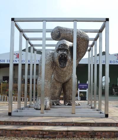 PeriodIdeas's tweet image. Remember the giant #spoongorilla from @BritishIronwork? It&apos;s finished, and it&apos;s impressive. britishironworkcentre.co.uk