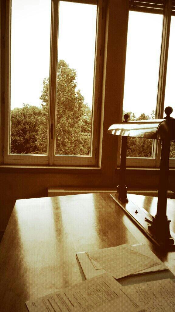 davidbl91's tweet photo. Hay lugares donde se estudia más a gusto que en otros... http://t.co/UBL2X4yGrV