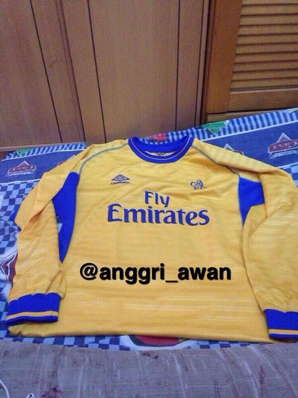 kickoffirst's tweet photo. @utdfootball  @BaliUnitedShop #137 01/02 sz L condt excellent price 900k  negoalus. cp:081225674532 #jersey4sale http://t.co/G4PquHXjEG