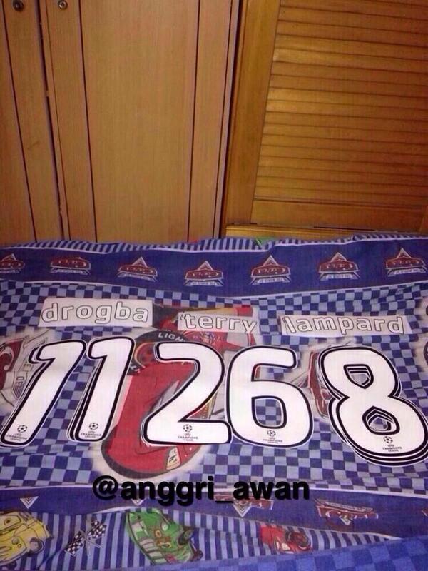 kickoffirst's tweet photo. @utdfootball  #137 sale font  final moscow nya lampard drogba @300k cp:081225674531 #font4sale http://t.co/5txo6upJgD