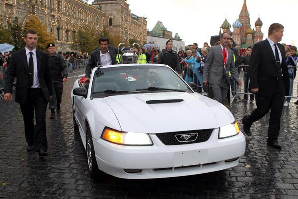 roninvld's tweet photo. oh No Dragonfly:) "@LuisFigo 
#TBT Yo yla #CopaEuropa en un #FordMustang en 2011.#90Minutes #APorLaDécima #HalaMadrid http://t.co/IScFaUXlN0