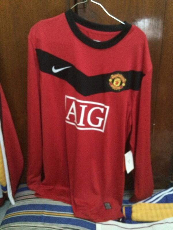 kickoffirst's tweet photo. @utdfootball @BaliUnitedShop #137 wts Mu 09/10 bnwt  sz XL PI. Price 650k 
Cp:081225674531
#Jersey4sale http://t.co/XWn4SSSQ1i