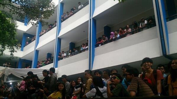 GridGamesID's tweet photo. Tdk hny peserta, mahasiswa @univ_budiluhur pun antusias dgn Beauty Photo Competition #CHIPFiesta 2014 http://t.co/b7ko5uKCmv