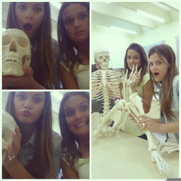 rita_rs91's tweet photo. Últimas sesiones en el laboratorio de Dexter @IHelguera http://t.co/Hw5A0w0qMw
