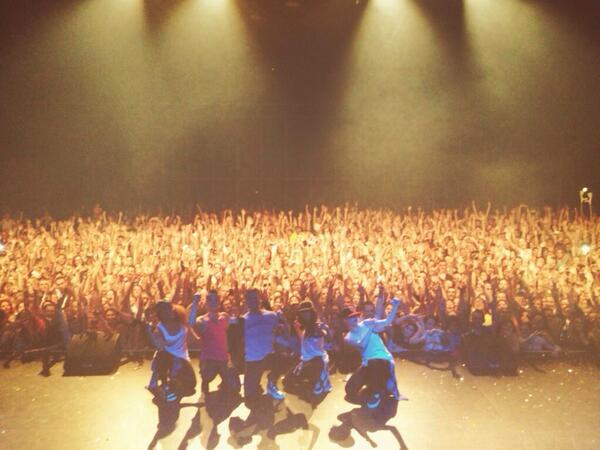 KeenvOfficiel's tweet photo. C'était énorme ce soir à Lyon, l'ambiance était encore au rendez vous ;) merci pour tout ce que vous me donnez!!! http://t.co/qYi4OTBXcU