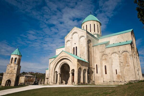 TravelingGE's tweet photo. We are waiting for you in Georgia. Interesting tours, beautiful places, the mountains and the sea.... http://t.co/KqmjN3LZQU