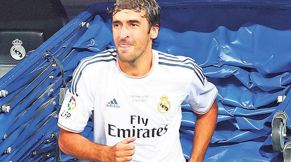 marca's tweet photo. Él será el jugador número 12 en la expedición del Madrid http://t.co/MAHmrYmm2o http://t.co/kDvLGhFk09