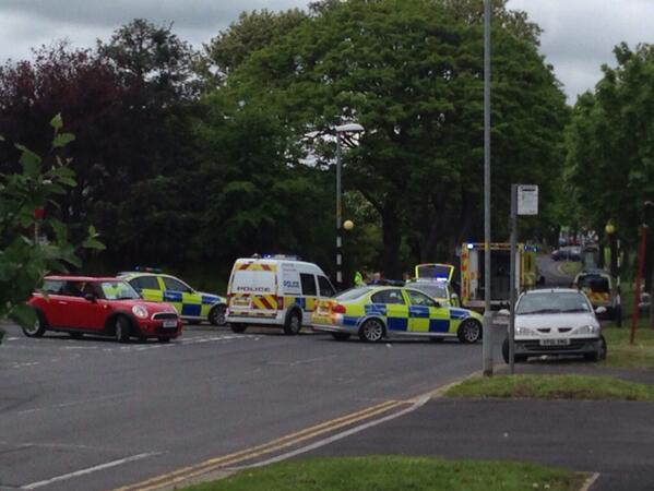 GHRYorksCoast's tweet photo. North Leas Ave Scarborough CLOSED due to an incident near Northstead School. Emergency services are on the scene http://t.co/eJj01Dwfpf