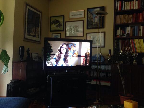 marcJimenezUPPL's tweet photo. Viendo #Laura8 #UnPrincipeParaLaura #UPPL . Ya que ayer no pude verlo! Tmb xk yo no salía jajaaajja http://t.co/x39cEQBpCL