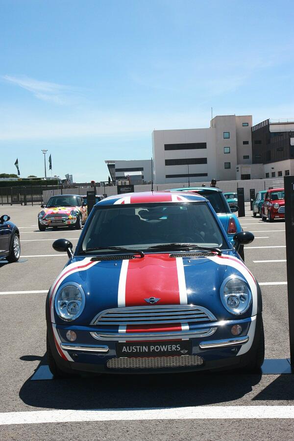 BrumaMINIFamily's tweet photo. Austin Powers or Bruma MINI? @MINISouthAfrica @SA_MINIacs @EastRandMINIacs @sowetominiacs http://t.co/et6wCqaYvs