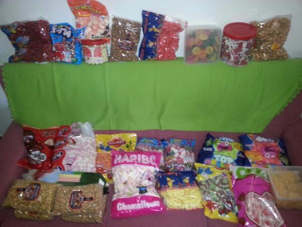 daniwada89's tweet photo. Pues hoy pega peli y xuxes no? @carozambrana @zurmi4 @zurmi30 @Kiskogomez http://t.co/Lw7UJXnw83