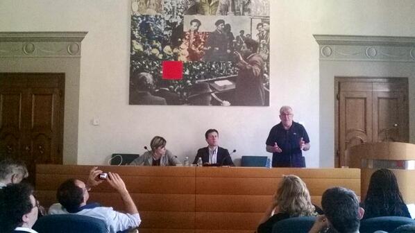 NardellaSindaco's tweet photo. @DarioNardella all'incontro con Camera del Lavoro Metropolitana:"Pronti a sviluppare progetti per sicurezza imprese" http://t.co/F0YE1SsYJZ