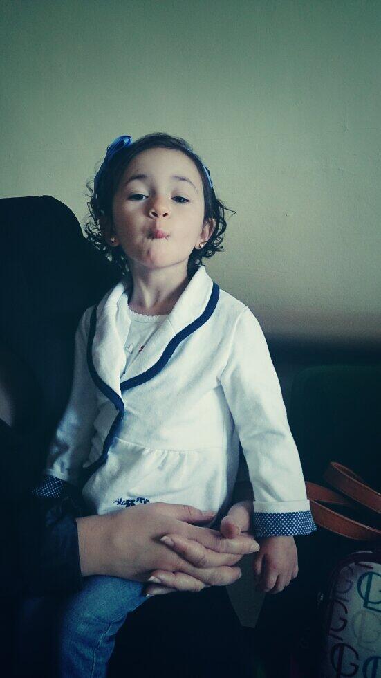 martita22's tweet photo. Haciendo el pescaito! Me la comoo @Ainhara11Pepi @rapadinrapadin http://t.co/2BpMRMTp3X