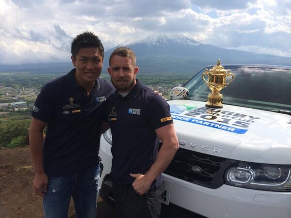 ShaneWilliams11's tweet photo. #celebratingrugby with @LandRover_UK and all time try record holder rugby legend Daisuke Ohata! #mtfuji RWCTT http://t.co/Tna18Ry92m