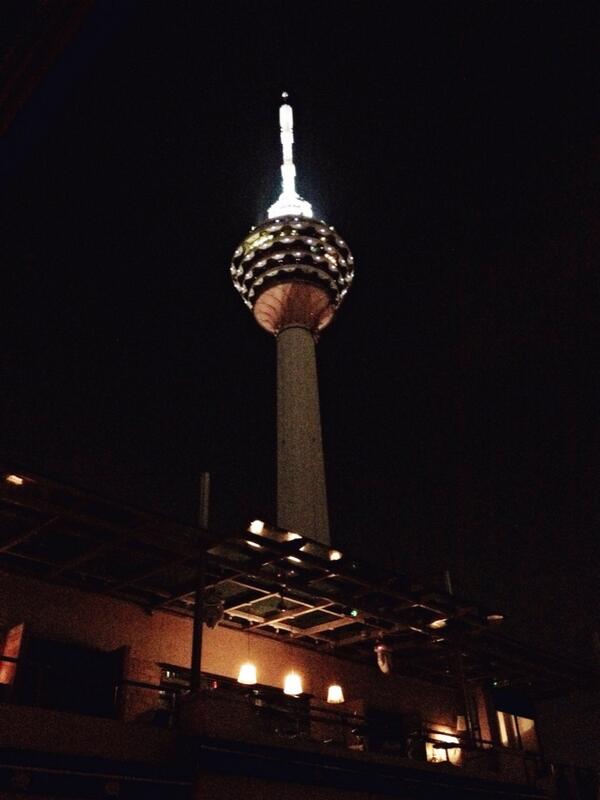 boyazrul's tweet photo. #kltower #night #rooftop #klview http://t.co/Qjs2Ft8qUz