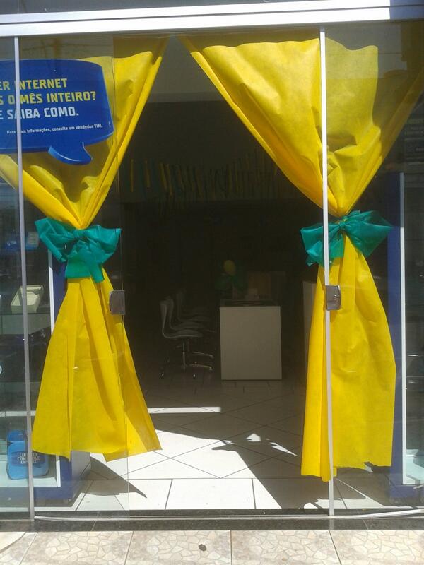 BrandaoPeterson's tweet photo. Loja decorada, TIM CONTROLE DAY !!! http://t.co/KdnRVwhNCI