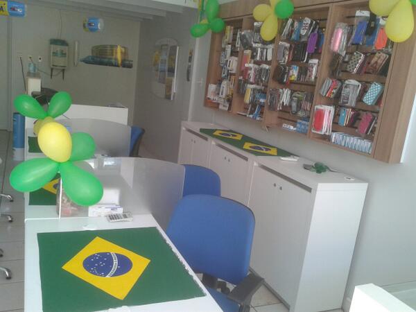 BrandaoPeterson's tweet photo. Loja decorada, TIM CONTROLE DAY !!! http://t.co/KdnRVwhNCI