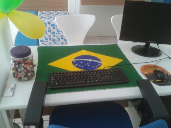 BrandaoPeterson's tweet photo. Loja decorada, TIM CONTROLE DAY !!! http://t.co/KdnRVwhNCI