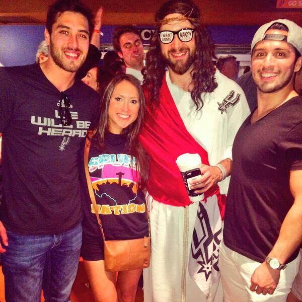 LoudaCortes's tweet image. Half time with #spursjesus @ChrisDelgad0 @rigutierrez #spursball