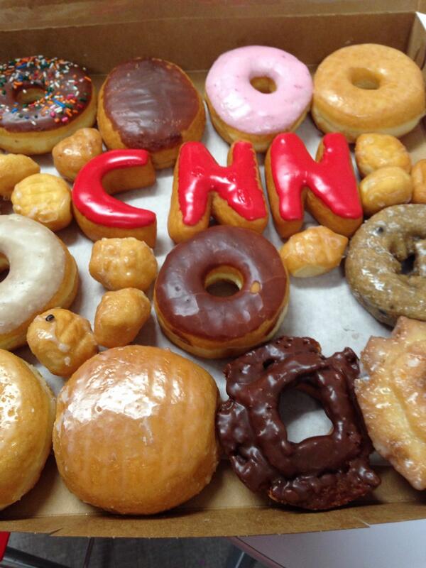 CMonteroOficial's tweet photo. Lo más dulce de #CNN !!! RT @caromelocnn: Gracias #doughinthebox por estas delicias! http://t.co/tHtzQk8iZW”