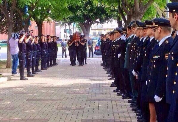 FuerzasDelOrden's tweet photo. Nunca te olvidaremos, compañero!
http://t.co/ZmyX9N8Ay5