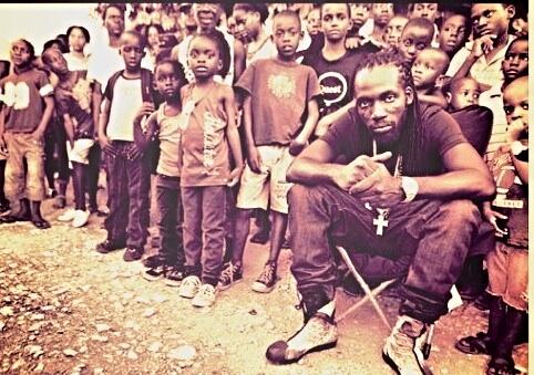 Rise youths of di world n praise di almighty for everything. "Jah jah me owe u everything" #africa #Jamaica #globe