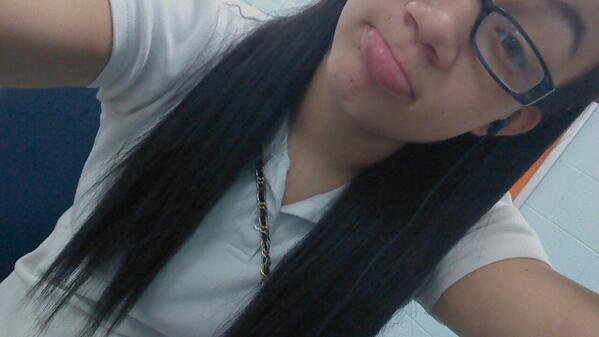 CeeCee_TooBhadd's tweet photo. Ughhhh >_< at school ! Blahh . 2:05 hurry tf up ! http://t.co/SOZSFlubrw