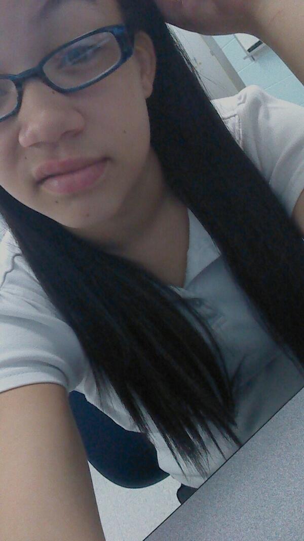 CeeCee_TooBhadd's tweet photo. Ughhhh >_< at school ! Blahh . 2:05 hurry tf up ! http://t.co/SOZSFlubrw