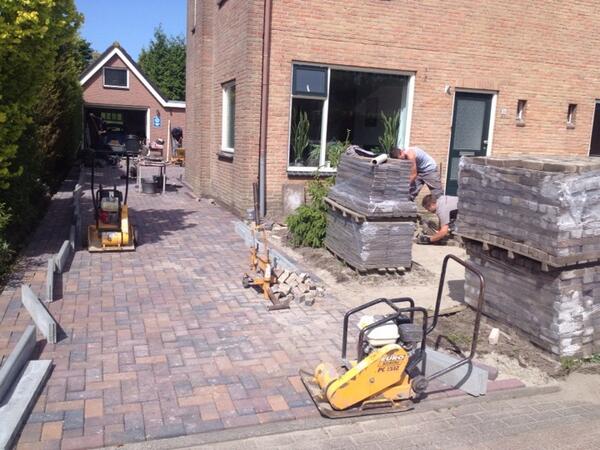 Vakmanschap uitgeoefend in #Leek, met kwaliteits klinkers van <a href="/KijlstraBest/">Kijlstra Bestrating</a>