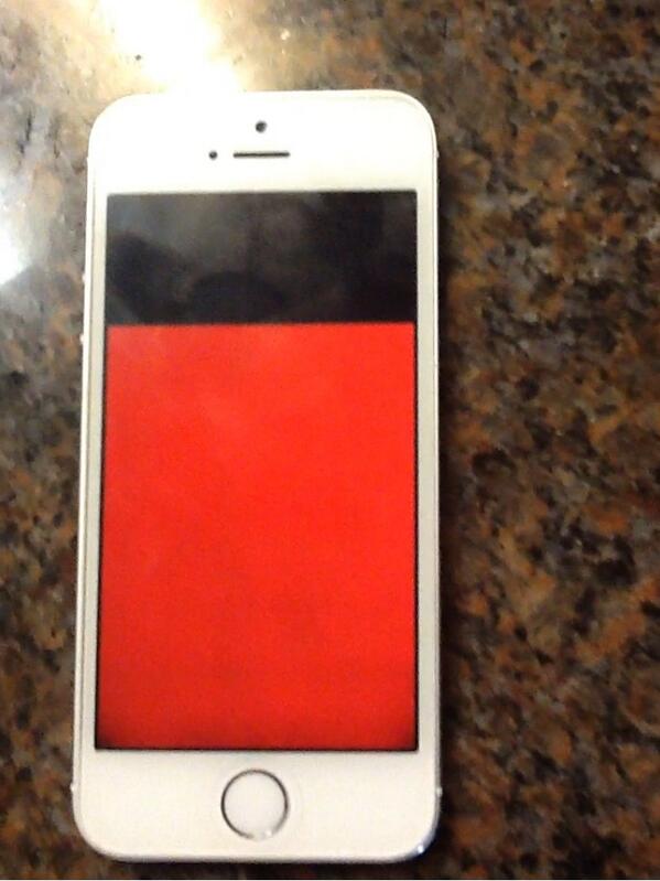 pfhiller's tweet image. Brand new #iphone5s has #redscreen of death...