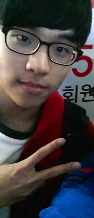 paper0bag's tweet photo. 원래 최애랑 셀카는
나따위 크롭해버리고 최애만 보는거죠 http://t.co/l1e05jwGCE