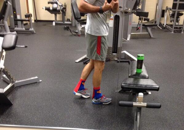 GetFitWithAlan's tweet photo. Life is too short for boring socks. #supermansocks #sprinting http://t.co/fYczC0AjyO