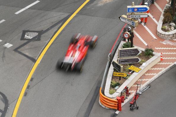 a3formula1's tweet photo. Alonso lidera unos Libres 2 pasados por agua en Montecarlo http://t.co/6Kqm39CkAS #A3F1Monaco http://t.co/Ma7raKZYOj