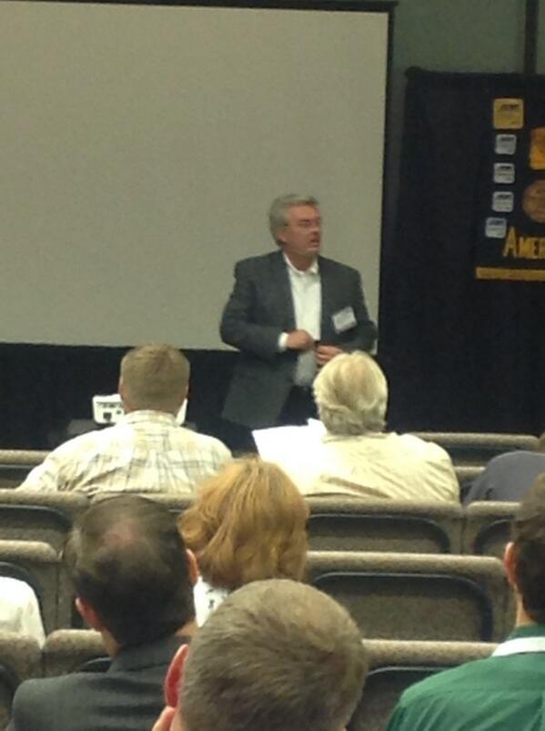 tammyb_PW's tweet photo. #APWAMidAM is off and running with general session speaker Ron Holifield! http://t.co/SkMvco1lVy