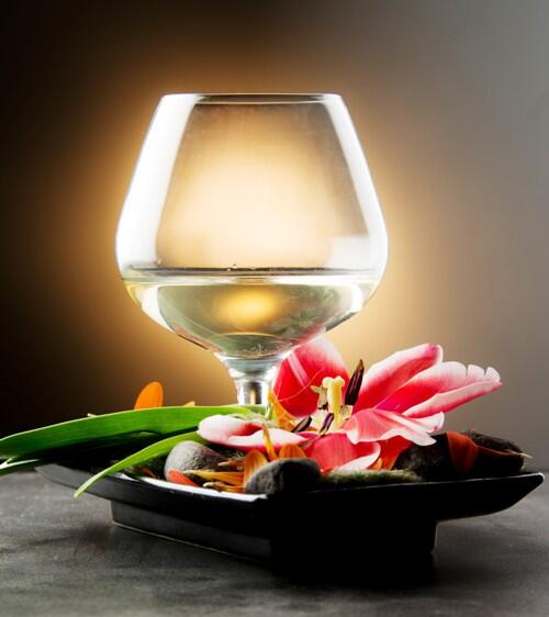 COMOHotels's tweet photo. #sippinginstyle #Cheers #ChelseaFlowerShow #MetBar #london http://t.co/qpzyoijF9S