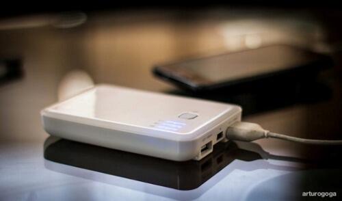 DISTRIBUIDORAV9's tweet photo. Batería Externa 5000 Mah Para Iphone/ipad Tablet/smartphones http://t.co/5X3yOCF2y0