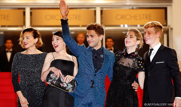 Festival_Cannes's tweet photo. Equipe du Film/Film cast #Mommy by @XDolan #Cannes2014 http://t.co/3ANSRoP9My