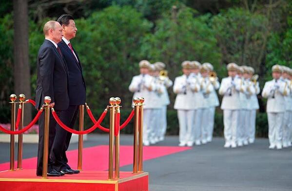 Laiguanatv's tweet photo. Los tiempos del dólar se acaban ¿No lo cree? Vea lo que decidió China y Rusia http://t.co/lMb2MYe3sJ  http://t.co/MIc2mCCHAm -