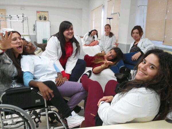 salomespo's tweet photo. Dia normal de clase.....30días @AlbaDelAguila @Luciia_91 @CarinaMartinsSM @94_albita @ziomy24 http://t.co/PWZ2Iu9RIk