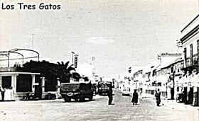 ArahalTN's tweet photo. ARAHAL EN EL PASADO... "La esquina de Los Tres Gatos" (Calle Óleo), bastantes años atrás... http://t.co/AYUCxKWDLv