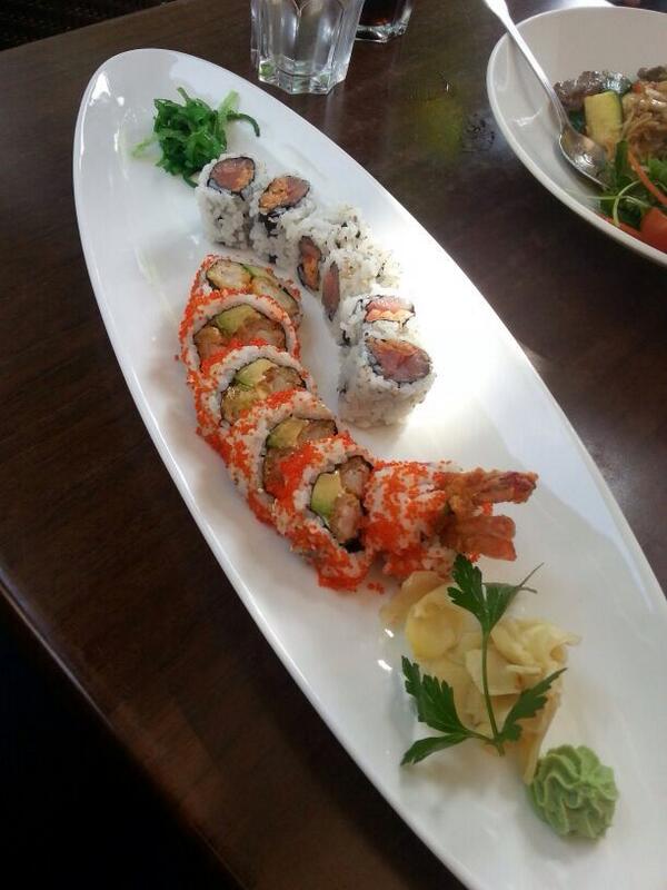 BitreKokker's tweet photo. Vi spiste sushi på Saké Sushi i dag. Anbefales på det varmeste. http://t.co/MmQRc1bK86