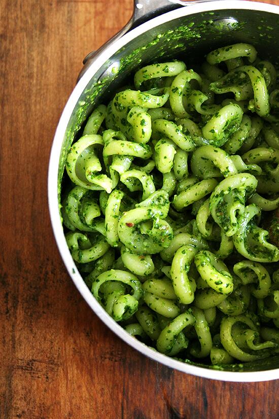 HuffPost's tweet photo. Pesto makes everything better http://t.co/3wnvKbidGJ http://t.co/E3rcVnmXXZ