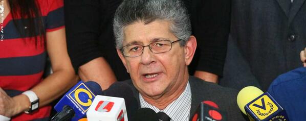 Laiguanatv's tweet photo. Ramos Allup no aguantó más y confesó algo muy grave sobre la oposición y Uribe http://t.co/vLn2zyT8Ir  http://t.co/ptdT4NMshI ,,