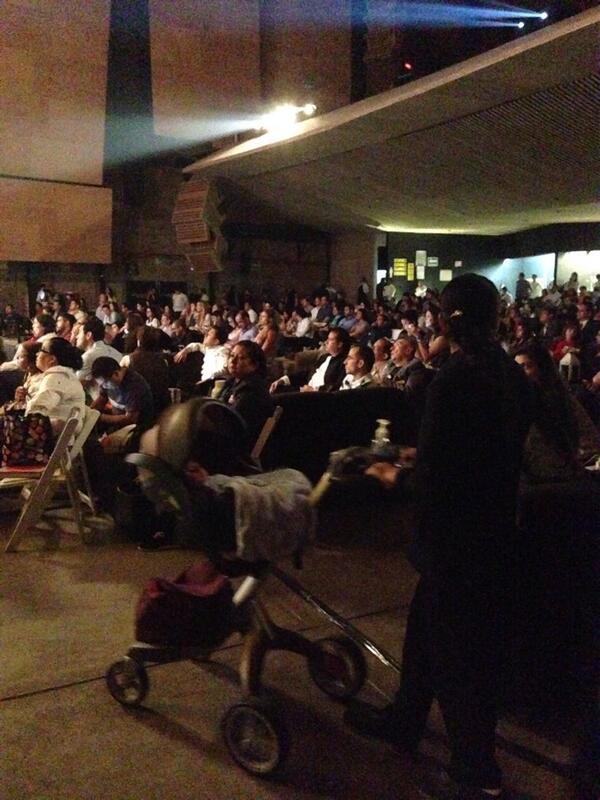 JaviAntoja's tweet photo. .@AriasSonia en el escenario de #sobremesa. El asistente más importante a su charla no pierde detalle. http://t.co/BTzLPrhyPn