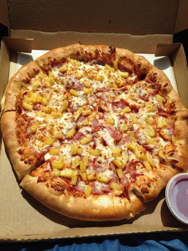 catch_fraze's tweet photo. @Incredible_Mulc @vnss13 remember how I wanted stuffed crust? Well I got it... For myself... http://t.co/08RvpG7wWZ