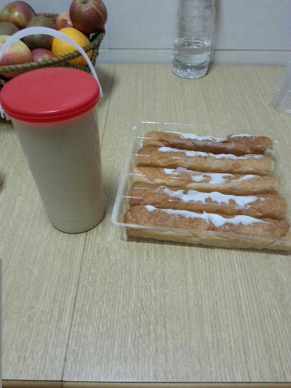 Robergarcia8412's tweet photo. De merendola con mi nena @karenlopezperte  , Horchata de la buena con fartons :) http://t.co/JCDxujK8m4