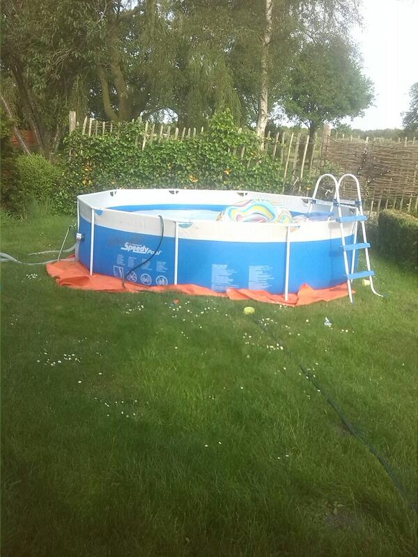 mokkelenmark's tweet photo. zo ff een duik nemen http://t.co/vGAJmYc9Kq