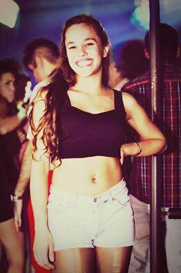 AposModas's tweet image. Shorts de jean y media fina? Destrozaste el look An.. lastima