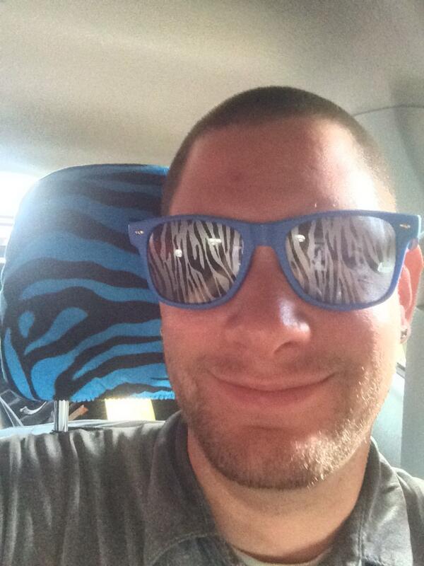 mredate's tweet photo. #158 5/22/14 shades match the seats #selfiesforayear #twitter #matchymatchy http://t.co/jtV84XqETE